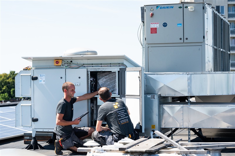 Installatie van ventilatie, hvac, verwarming en koeling bij een advocatenkantoor in Antwerpen.